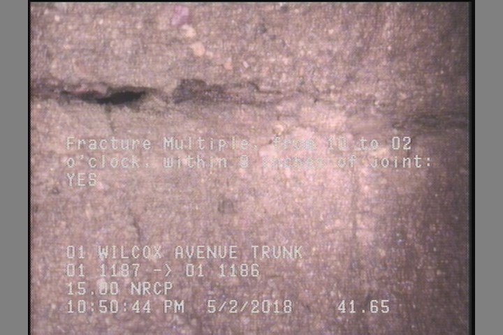 Fracture Multiple, from 10 to 02 o'clock, within 8 inches of joint: YES