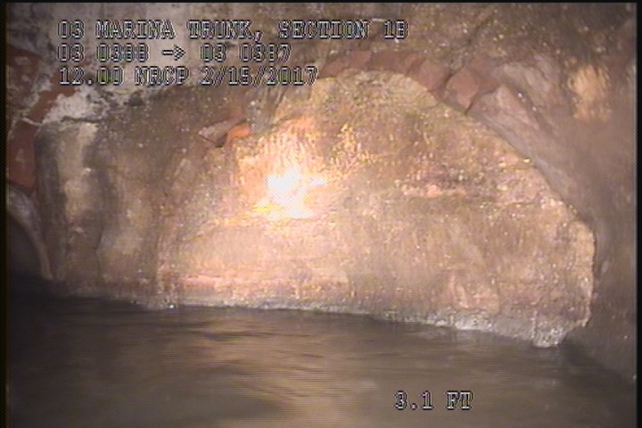 General Observation - POSSIBLE BULKHEAD INSIDE THE MH. @ 12 O'CLOCK