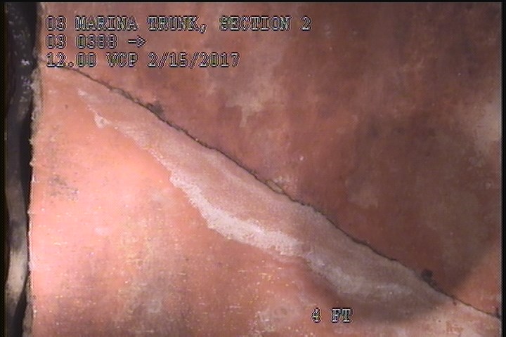 Fracture Circumferential, from 09 to 11 o'clock, within 8 inches of joint: YES