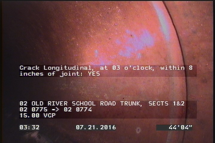 Crack Longitudinal, at 03 o'clock, within 8 inches of joint: YES