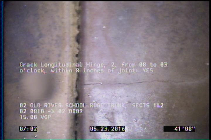 Crack Longitudinal Hinge, 2, from 08 to 03 o'clock, within 8 inches of joint: YES