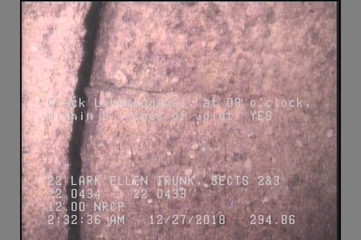 Crack Longitudinal, at 09 o'clock, within 8 inches of joint: YES