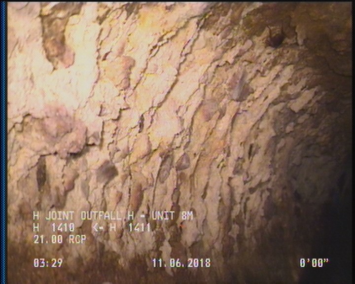 Surface Aggregate Projecting, from 10 to 02 o'clock, within 8 inches of joint: YES