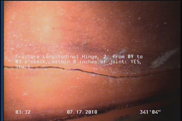 Fracture Longitudinal Hinge, 2, from 09 to 03 o'clock, within 8 inches of joint: YES, Start