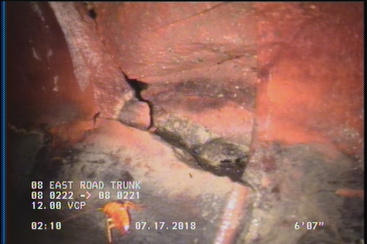 Hole, from 03 to 04 o'clock, within 8 inches of joint: YES