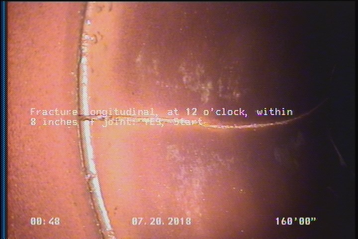 Fracture Longitudinal, at 12 o'clock, within 8 inches of joint: YES
