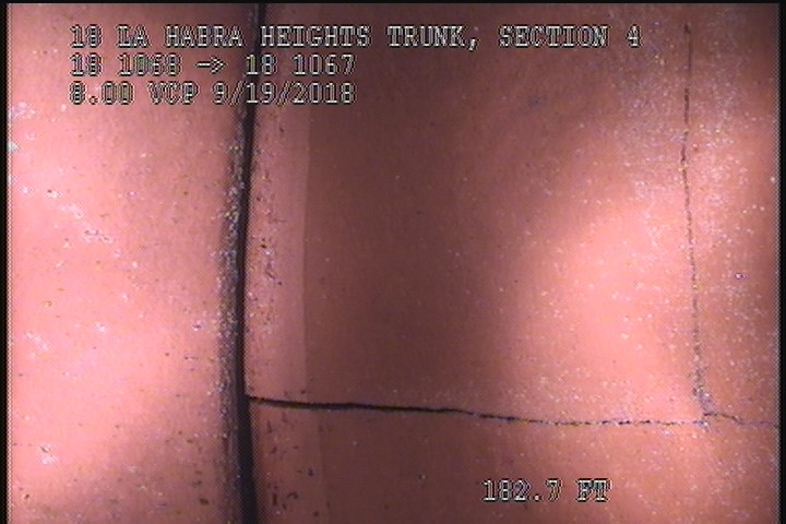 Fracture Multiple, from 08 to 12 o'clock, within 8 inches of joint: YES