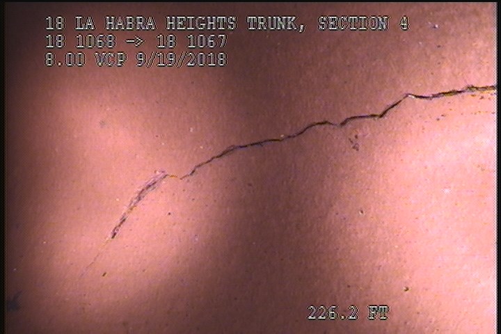 Fracture Spiral, from 03 to 06 o'clock, within 8 inches of joint: YES
