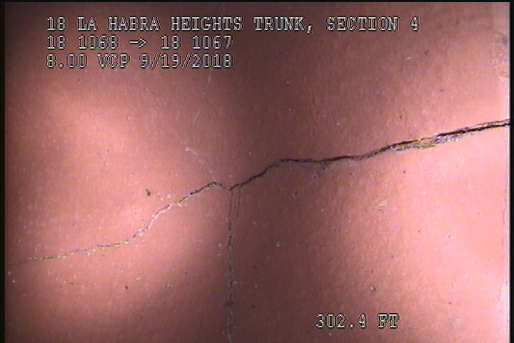 Fracture Multiple, from 01 to 04 o'clock, within 8 inches of joint: YES