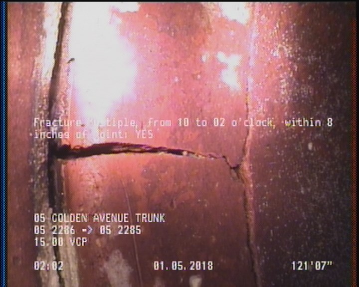 Fracture Multiple, from 10 to 02 o'clock, within 8 inches of joint: YES
