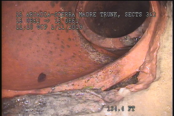 Tap Break-In Active, at 03 o'clock, -, within 8 inches of joint: YES, 4"