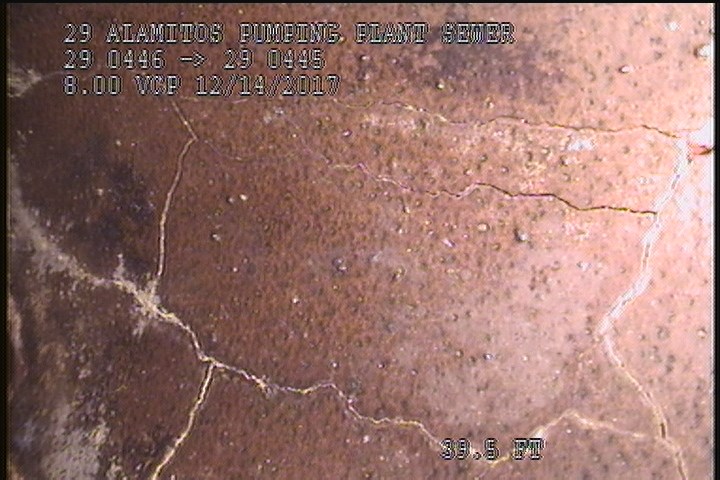 Fracture Multiple, from 10 to 02 o'clock, within 8 inches of joint: YES - H
