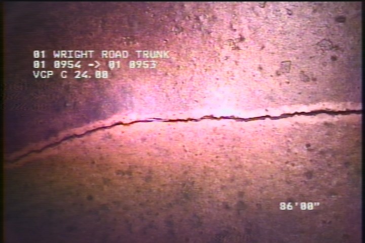 Fracture Longitudinal, at 12 o'clock, within 8 inches of joint: YES, Start - SLIGHT