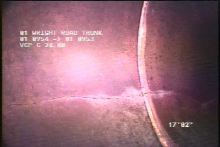 Fracture Longitudinal, at 12 o'clock, within 8 inches of joint: YES, Start - SLIGHT