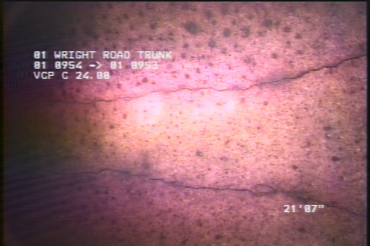 Fracture Longitudinal, at 11 o'clock, within 8 inches of joint: YES, - SLIGHT JOINT TO JOINT