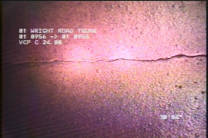 Fracture Longitudinal, at 12 o'clock, within 8 inches of joint: YES, Start - SLIGHT