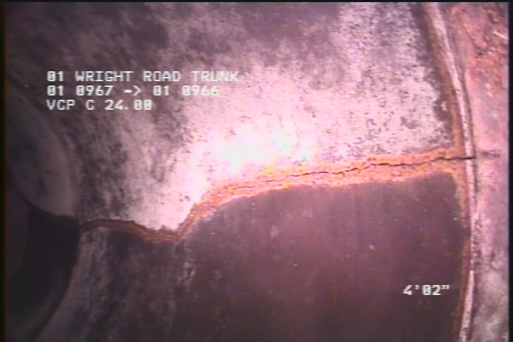 Fracture Longitudinal, at 12 o'clock, within 8 inches of joint: YES, Start - SLIGHT