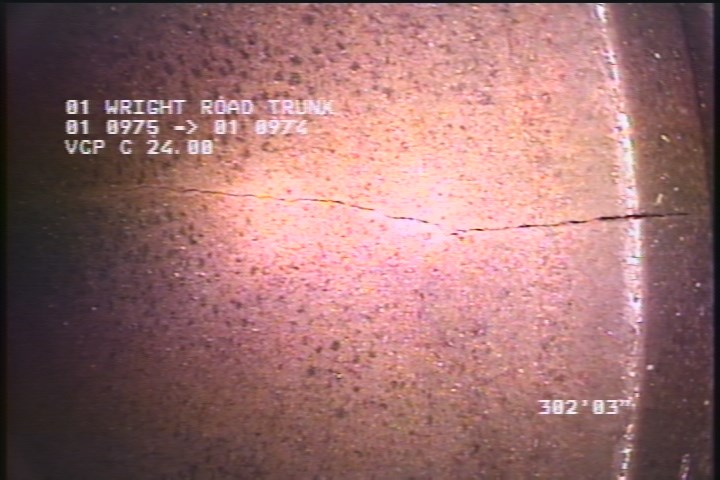 Fracture Longitudinal, at 12 o'clock, within 8 inches of joint: YES, Start - SLIGHT