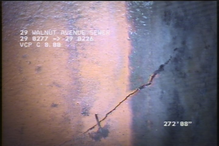 Fracture Circumferential, from 12 to 05 o'clock, within 8 inches of joint: YES - SLIGHT