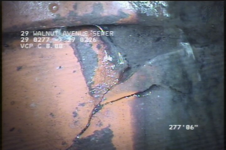 Fracture Circumferential, from 12 to 05 o'clock, within 8 inches of joint: YES - SL
