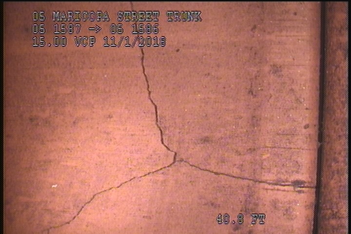 Fracture Multiple, from 08 to 04 o'clock, within 8 inches of joint: YES - SLIGHT