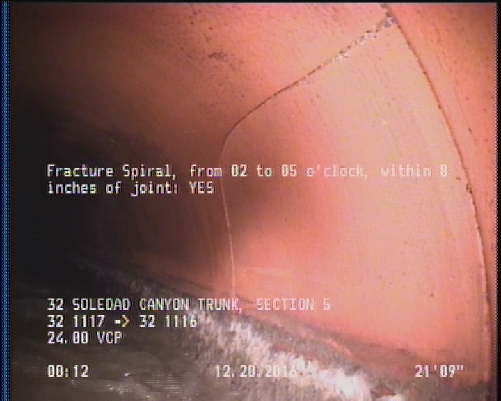 Fracture Spiral, from 02 to 05 o'clock, within 8 inches of joint: YES