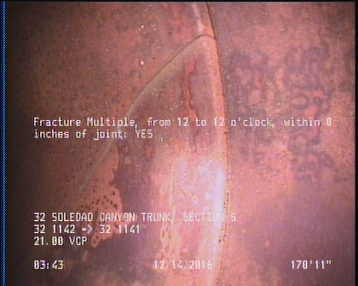 Fracture Multiple, from 12 to 12 o'clock, within 8 inches of joint: YES