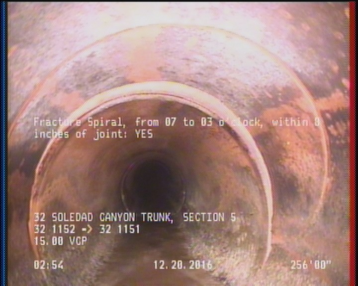 Fracture Spiral, from 07 to 03 o'clock, within 8 inches of joint: YES