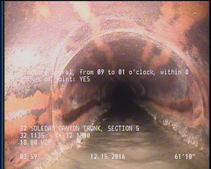 Fracture Spiral, from 09 to 01 o'clock, within 8 inches of joint: YES