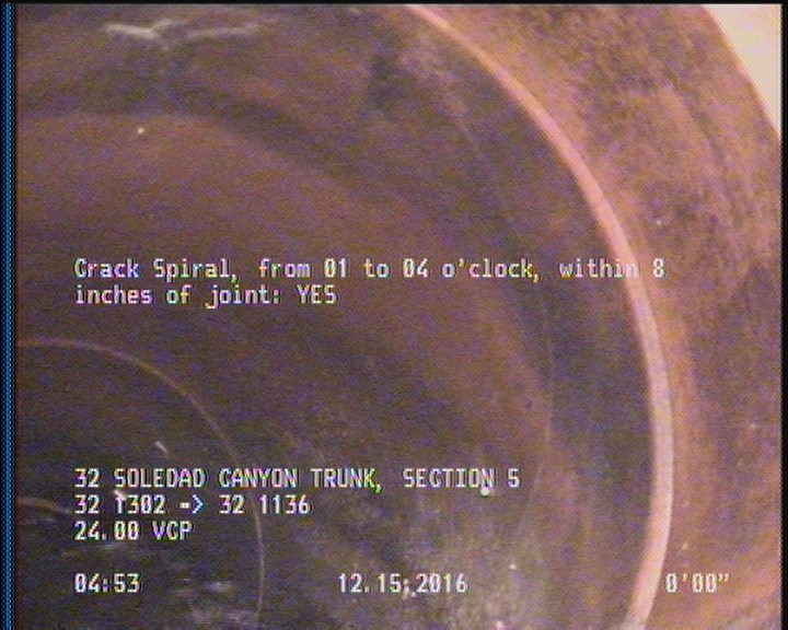 Crack Spiral, from 01 to 04 o'clock, within 8 inches of joint: YES
