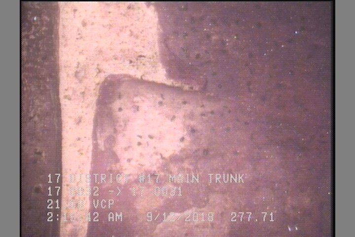 Crack Longitudinal, at 03 o'clock, within 8 inches of joint: YES