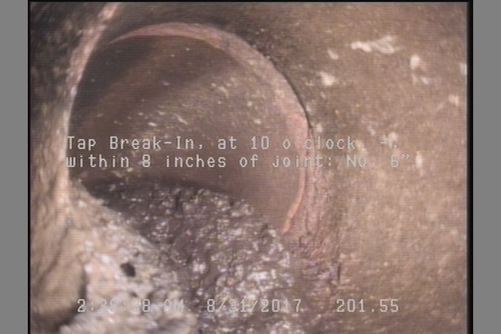 Tap Break-In, at 10 o'clock, -, within 8 inches of joint: NO, 6"