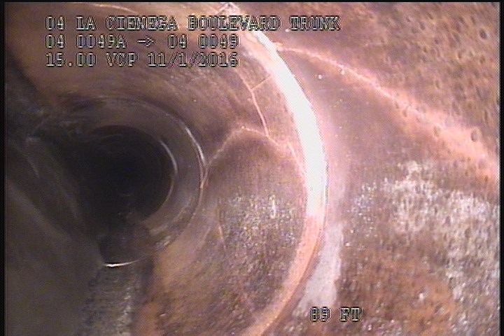 Fracture Multiple, from 09 to 03 o'clock, within 8 inches of joint: YES, Start - SLIGHT