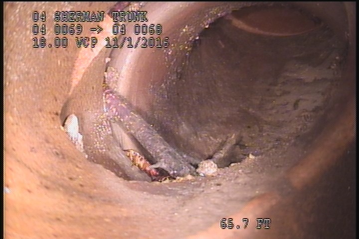 Tap Factory Made Defective, at 02 o'clock, -, within 8 inches of joint: YES, 5" - Open BROKEN PIPE BOTTOM