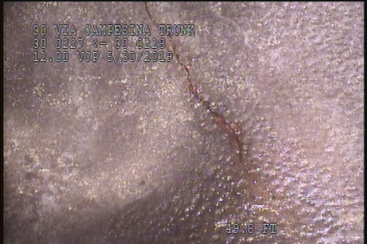Crack Circumferential, from 02 to 04 o'clock, within 8 inches of joint: YES