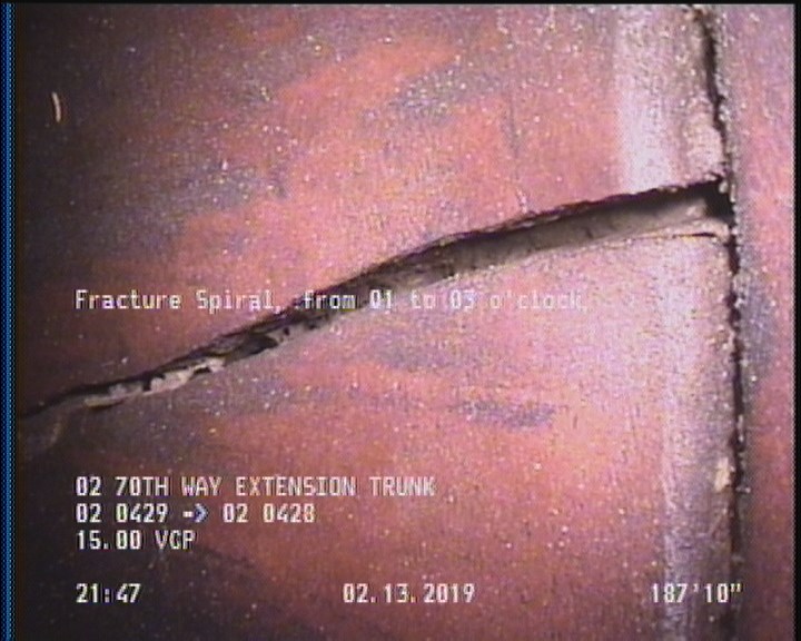 Fracture Spiral, from 01 to 03 o'clock, within 8 inches of joint: YES