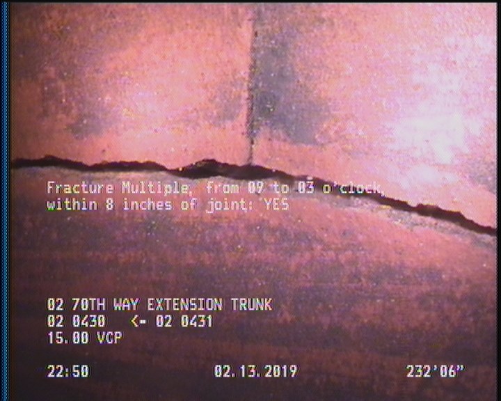 Fracture Multiple, from 09 to 03 o'clock, within 8 inches of joint: YES