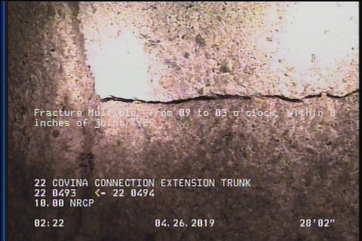 Fracture Multiple, from 09 to 03 o'clock, within 8 inches of joint: YES