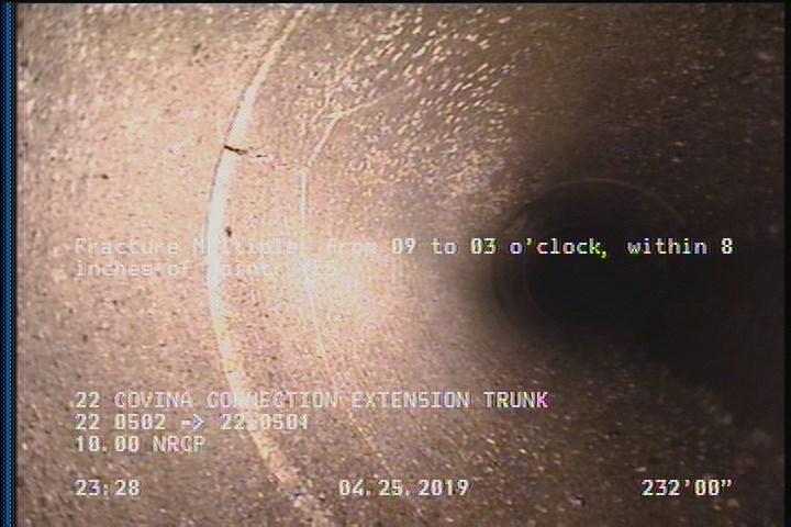 Fracture Multiple, from 09 to 03 o'clock, within 8 inches of joint: YES