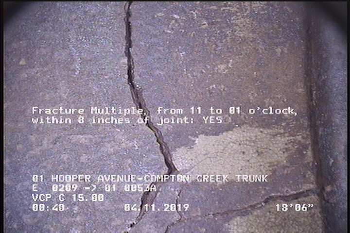 Fracture Multiple, from 11 to 01 o'clock, within 8 inches of joint: YES