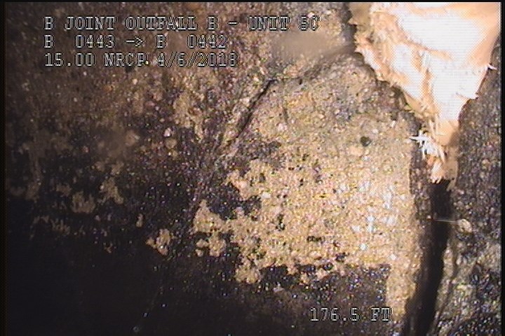 Fracture Multiple, from 08 to 04 o'clock, within 8 inches of joint: YES - SLIGHT