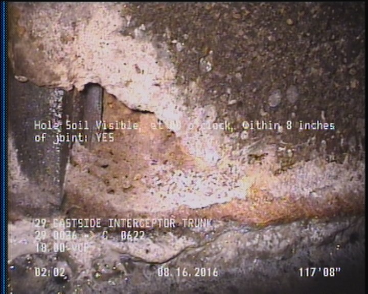 Hole Soil Visible, at 08 o'clock, within 8 inches of joint: YES