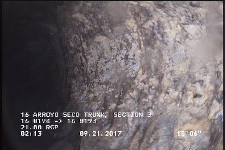 Surface Reinforcement Visible, from 10 to 02 o'clock, within 8 inches of joint: YES