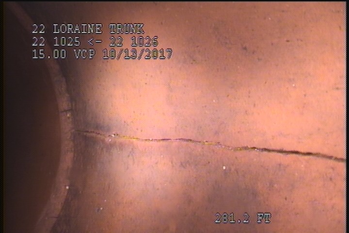 Fracture Longitudinal, at 12 o'clock, within 8 inches of joint: YES - JOINT TO JOINT